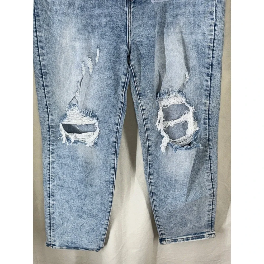 Risen High Rise Mom Jeans Women's 15/32 Distressed Light Wash Denim Tapered NWT